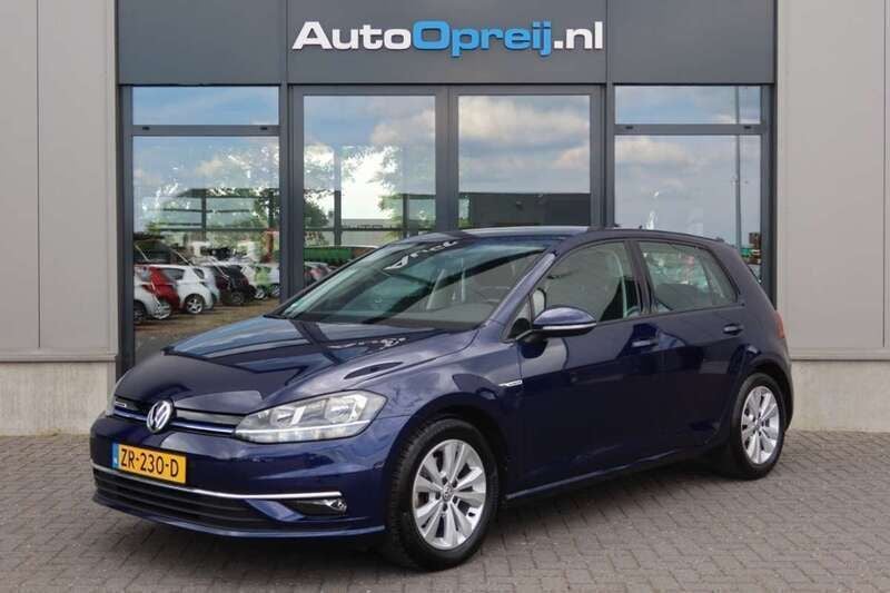 Blauw, andere lak Gebruikt 2019 VW Golf VII Comfortline Hatchback | € 17.945 (Eerlijke prijs) - Afbeelding 1/4