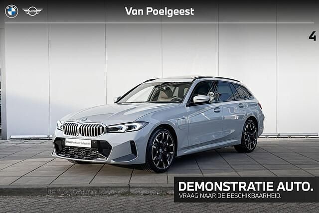 Grijs Gebruikt 2025 BMW 330 M Sport Stationwagen | € 55.900 - Afbeelding 1/4