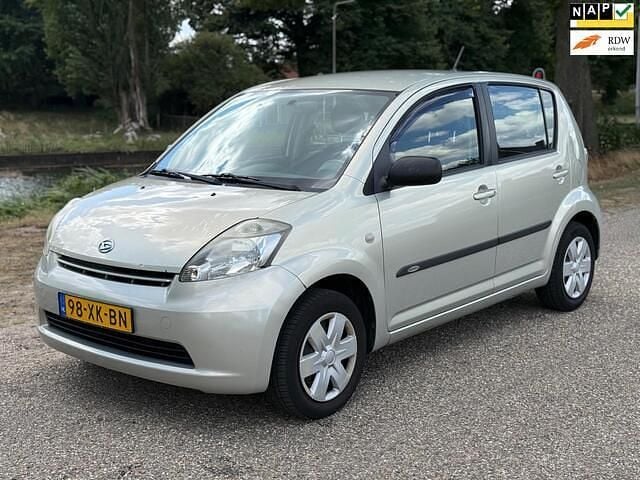 Beige Gebruikt 2007 Daihatsu Sirion Hatchback | € 1.599 (Eerlijke prijs) - Afbeelding 1/4