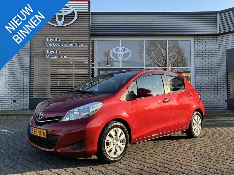 Occasion Toyota Yaris 99 PK (72 kW) 2012 Rood Hatchback