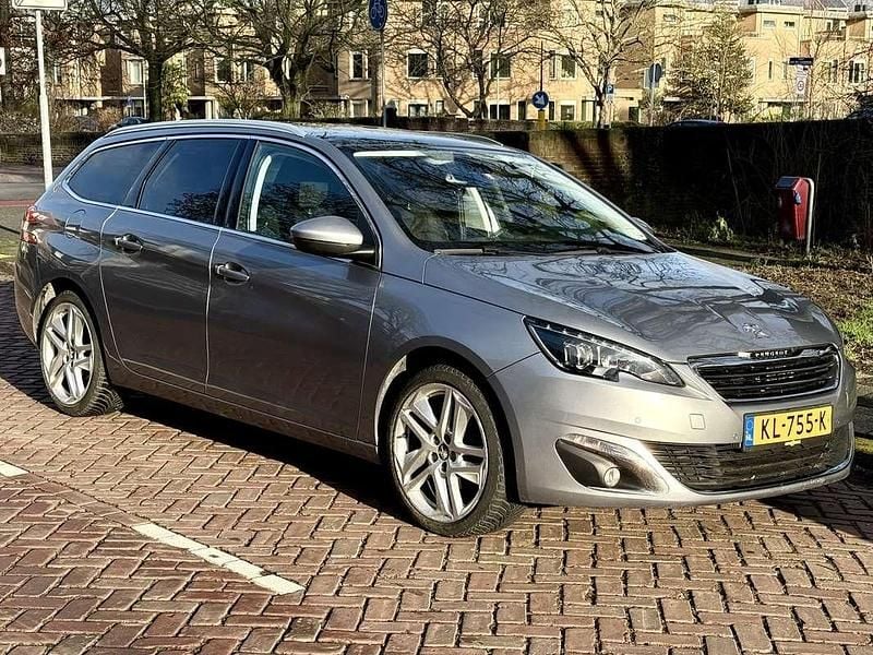 Zilver Occasion 2016 Peugeot 308 Allure MPV | € 7.000 (Super prijs) - Afbeelding 1/4