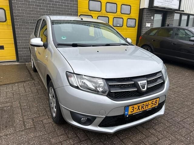 Grijs Occasion 2014 Dacia Sandero Lauréate Hatchback | € 4.200 (Eerlijke prijs) - Afbeelding 1/4