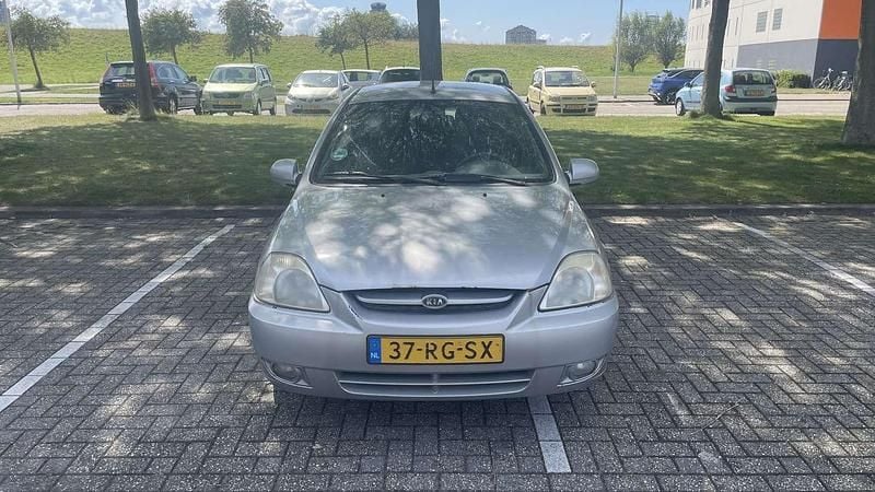 Grijs Gebruikt 2005 Kia Rio Stationwagen | € 550 (Goede deal) - Afbeelding 1/4