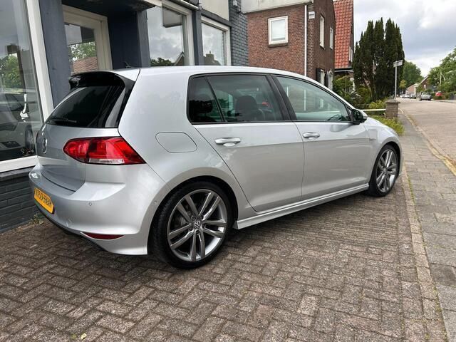 Occasion VW Golf VII R-line 122 PK (89 kW) 2014 Zilver, metallic lak Hatchback