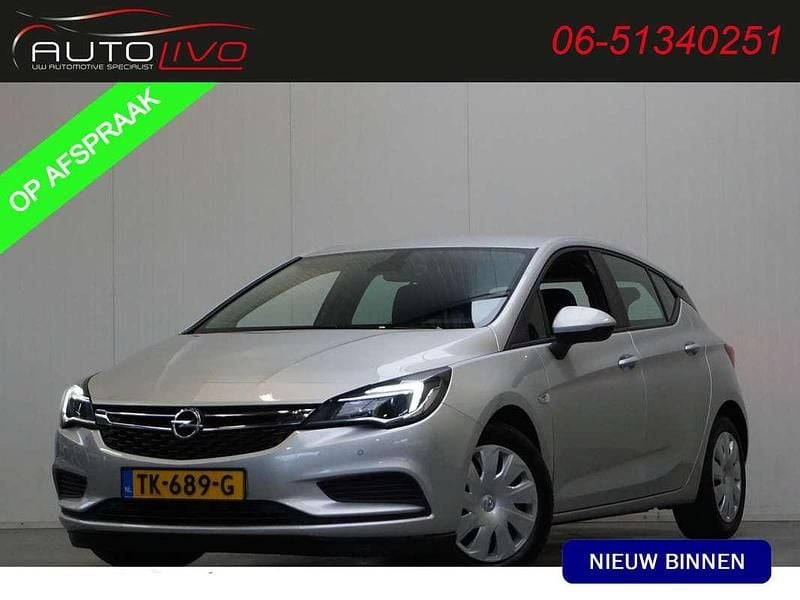 Grijs Occasion 2018 Opel Astra Edition Hatchback | € 12.295 (Eerlijke prijs) - Afbeelding 1/4