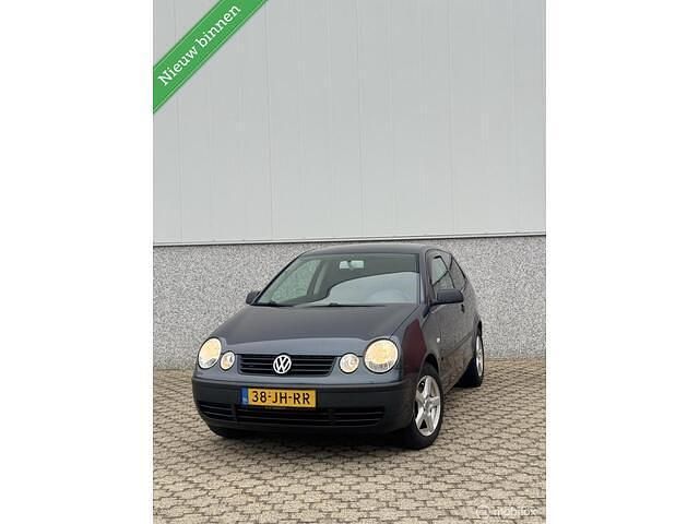 Blauw Occasion 2002 VW Polo Hatchback | € 2.499 (Eerlijke prijs) - Afbeelding 1/4