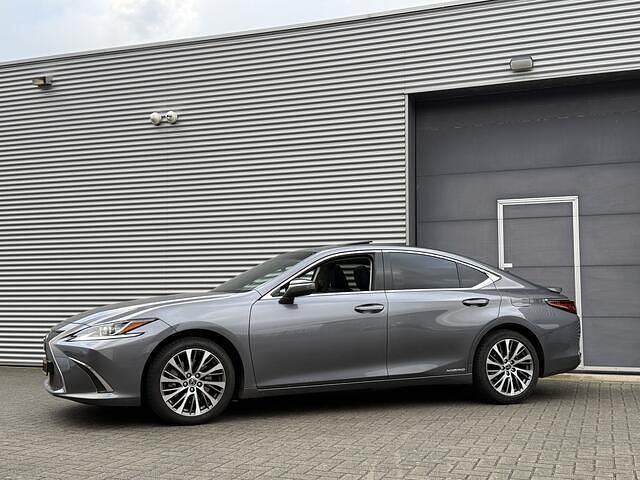Occasion Lexus ES300H Business Edition 218 PK (160 kW) 2021 Grijs Sedan