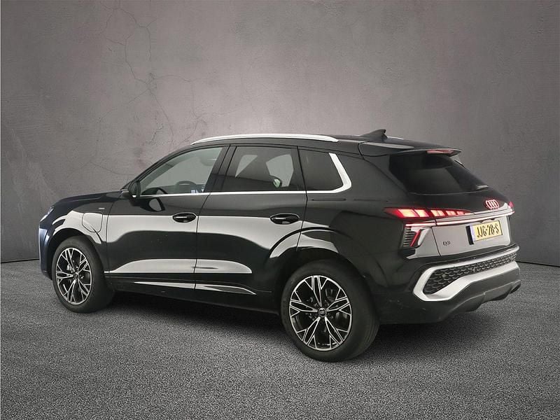 Zwart Gebruikt 2025 Audi Q3 Comfort SUV | € 65.400 - Afbeelding 1/4