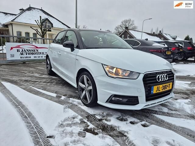 Wit Occasion 2016 Audi A1 Sportback S-Line Hatchback | € 11.999 (Eerlijke prijs) - Afbeelding 1/4