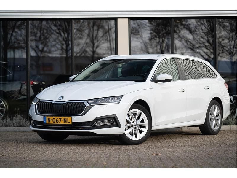 Wit Occasion 2021 Skoda Octavia Business Line Stationwagen | € 19.750 (Eerlijke prijs) - Afbeelding 1/4