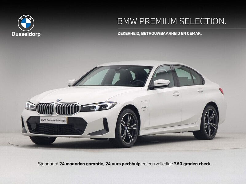 Wit Gebruikt 2023 BMW 330e M Sport Sedan | € 42.750 (Super prijs) - Afbeelding 1/4