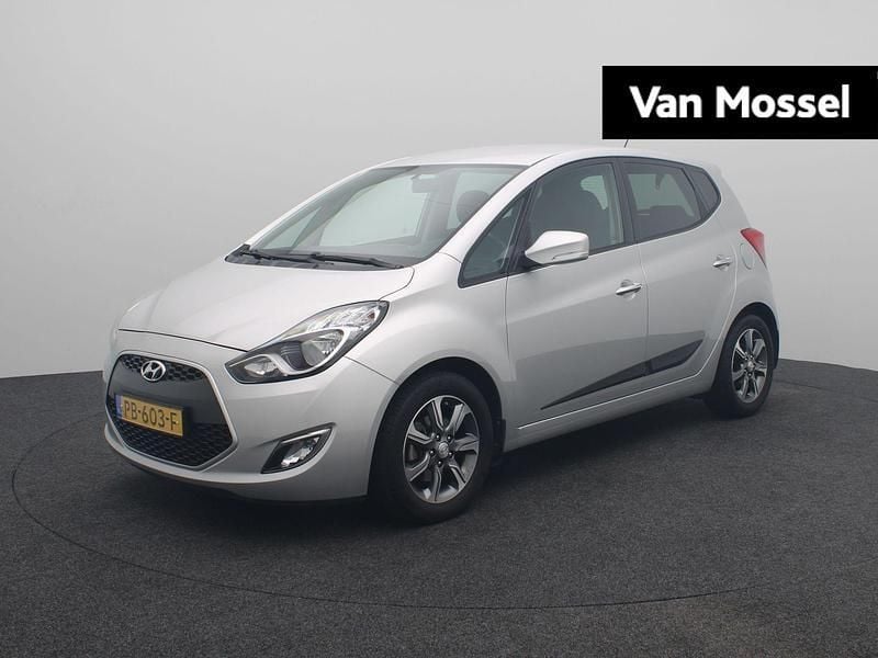 Grijs Gebruikt 2017 Hyundai ix20 GO! MPV | € 14.440 (Eerlijke prijs) - Afbeelding 1/4