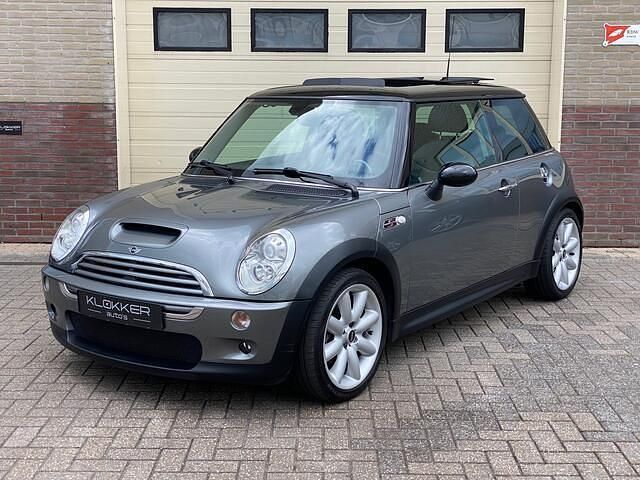 Grijs, metallic lak Gebruikt 2005 Mini Cooper S Hatchback | € 4.450 (Eerlijke prijs) - Afbeelding 1/4