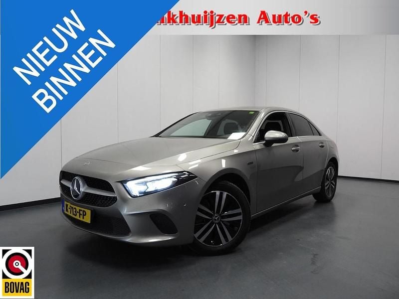 Grijs Occasion 2020 Mercedes A250 Luxury Sedan | € 22.745 (Super prijs) - Afbeelding 1/4