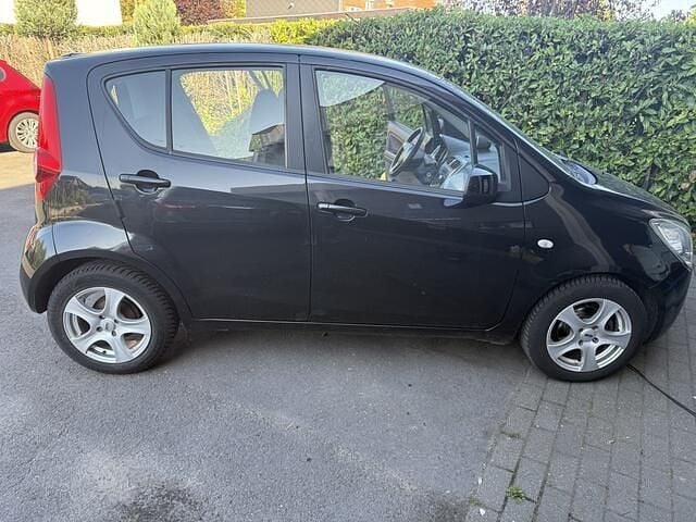 Zwart Gebruikt 2009 Opel Agila Hatchback | € 2.950 (Eerlijke prijs) - Afbeelding 1/4