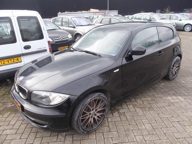 Zwart Gebruikt 2010 BMW 116 Hatchback | € 1.495 (Super prijs) - Afbeelding 1/3