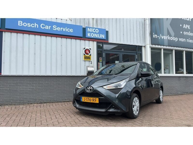 Grijs Gebruikt 2020 Toyota Aygo Hatchback | € 9.500 (Goede deal) - Afbeelding 1/4