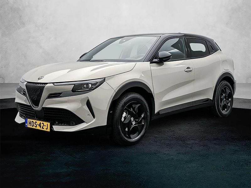 Grijs Nieuw 2025 Alfa Romeo Junior Edizione Speciale SUV | € 36.920 - Afbeelding 1/3