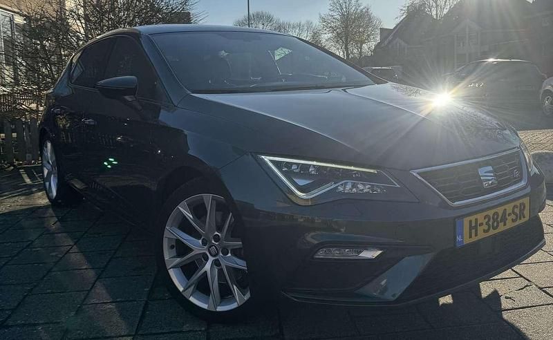 Grijs Gebruikt 2019 Seat Leon FR Stationwagen | € 17.950 (Eerlijke prijs) - Afbeelding 1/4