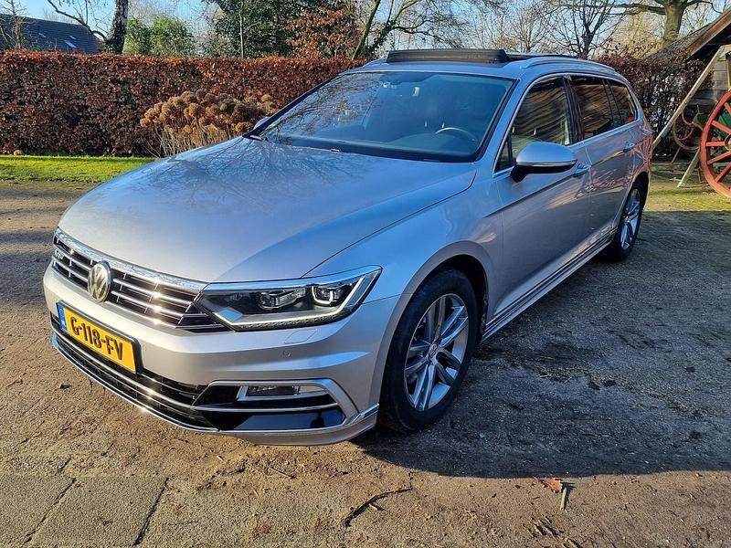 Grijs (metallic) Occasion 2019 VW Passat Highline Stationwagen | € 22.950 (Eerlijke prijs) - Afbeelding 1/4