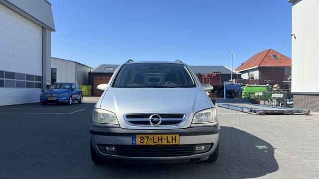Grijs Gebruikt 2003 Opel Zafira Elegance MPV | € 1.950 (Eerlijke prijs) - Afbeelding 1/4