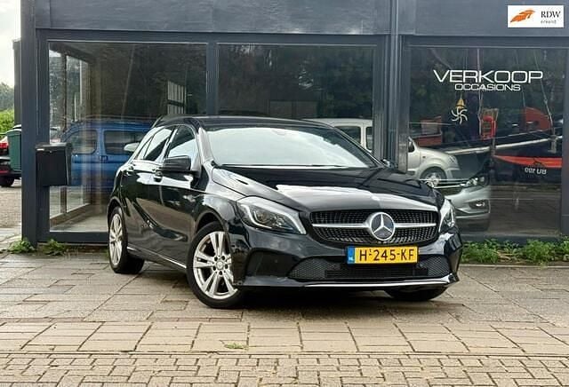 Zwart Gebruikt 2016 Mercedes A180 Ambition Hatchback | € 11.950 (Goede deal) - Afbeelding 1/4