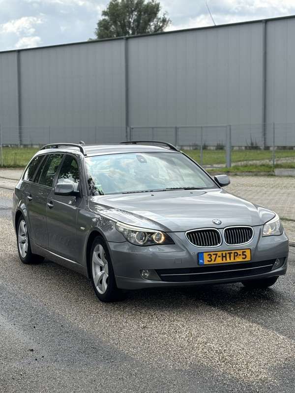 Grijs Gebruikt 2009 BMW 523 Executive Stationwagen | € 7.000 (Eerlijke prijs) - Afbeelding 1/4
