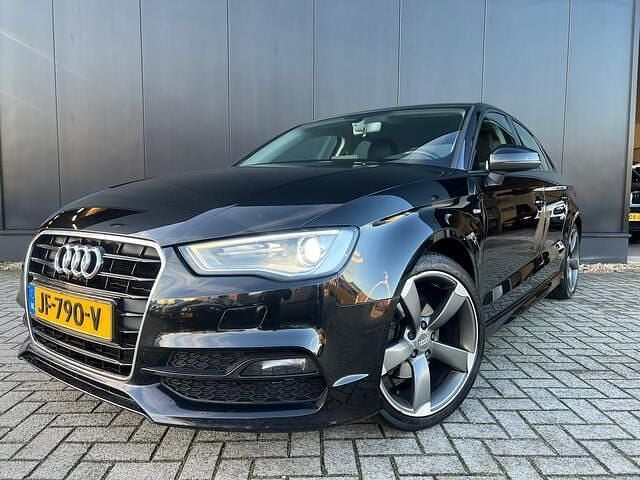 Zwart (metallic) Occasion 2016 Audi A3 S-Line Sedan | € 9.995 (Goede deal) - Afbeelding 1/4