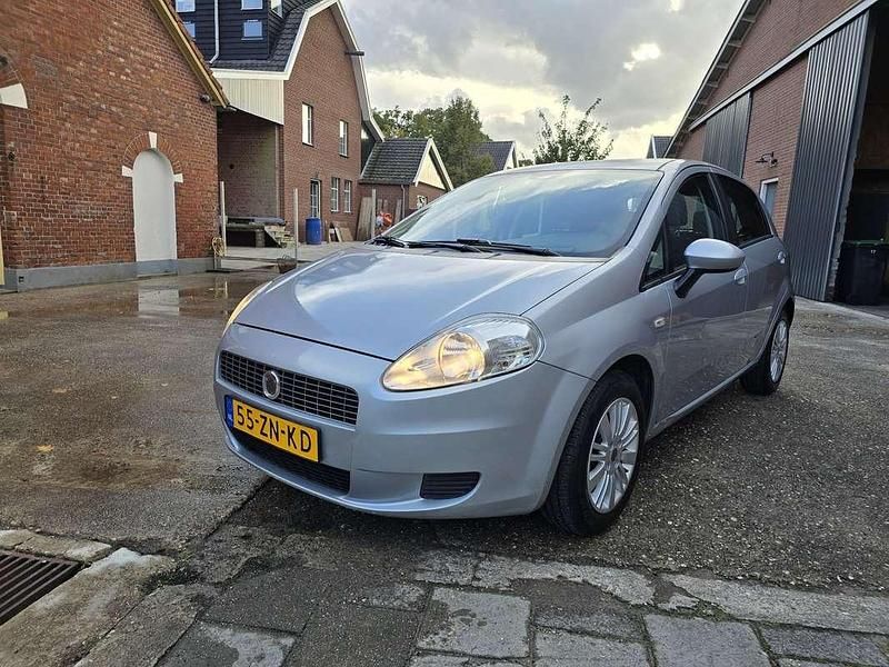 Grijs Gebruikt 2008 Fiat Punto Dynamic Hatchback | € 1.875 (Eerlijke prijs) - Afbeelding 1/4