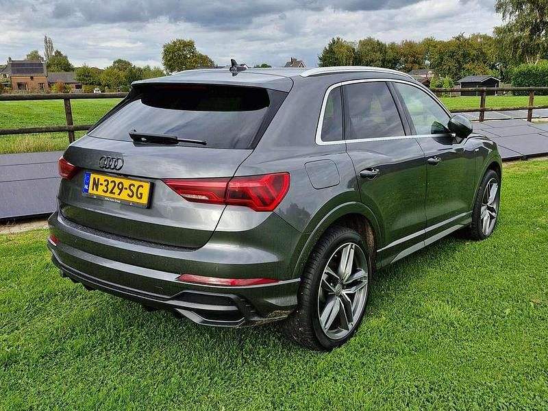 Grijs Gebruikt 2021 Audi Q3 SUV | € 35.850 (Duur) - Afbeelding 1/4
