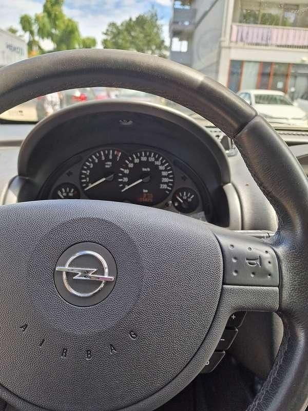 Gebruikt 2004 Opel Corsa Hatchback | € 800 (Goede deal) - Afbeelding 1/4