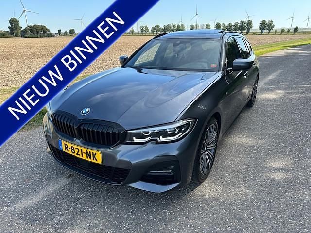 Grijs Gebruikt 2021 BMW 330 M Sport Stationwagen | € 37.950 (Eerlijke prijs) - Afbeelding 1/4