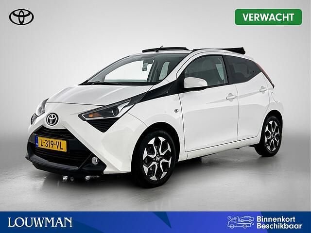Wit Occasion 2021 Toyota Aygo Hatchback | € 13.940 (Iets duurder) - Afbeelding 1/4
