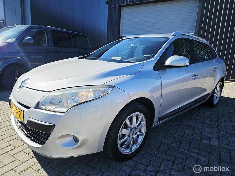 Grijs Gebruikt 2010 Renault Mégane GrandTour Expression Stationwagen | € 1.999 - Afbeelding 1/4