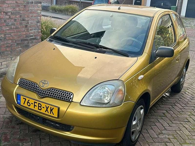 Goud Gebruikt 2000 Toyota Yaris Sol Hatchback | € 2.700 (Eerlijke prijs) - Afbeelding 1/4