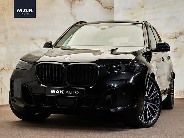 Zwart (metallic) Occasion 2025 BMW X5 M Sport SUV | € 104.750 (Iets duurder) - Afbeelding 1/4