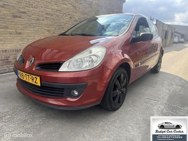 Rood Gebruikt 2007 Renault Clio II Dynamique Hatchback | € 1.895 (Goede deal) - Afbeelding 1/4