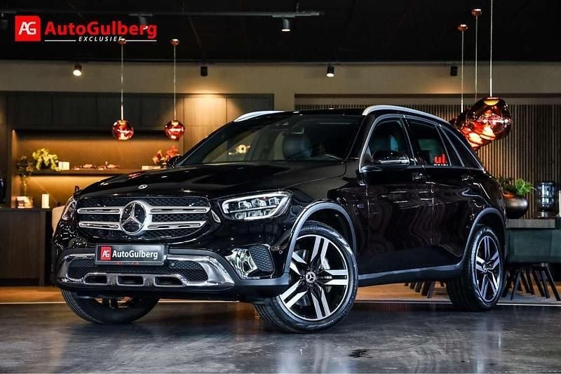 Zwart, metallic lak Gebruikt 2021 Mercedes GLC300 Premium Plus SUV | € 41.900 (Super prijs) - Afbeelding 1/4