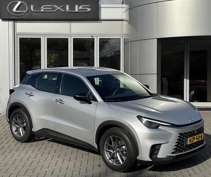 Zilver Gebruikt 2025 Lexus LBX SUV | € 35.700 (Goede deal) - Afbeelding 1/4