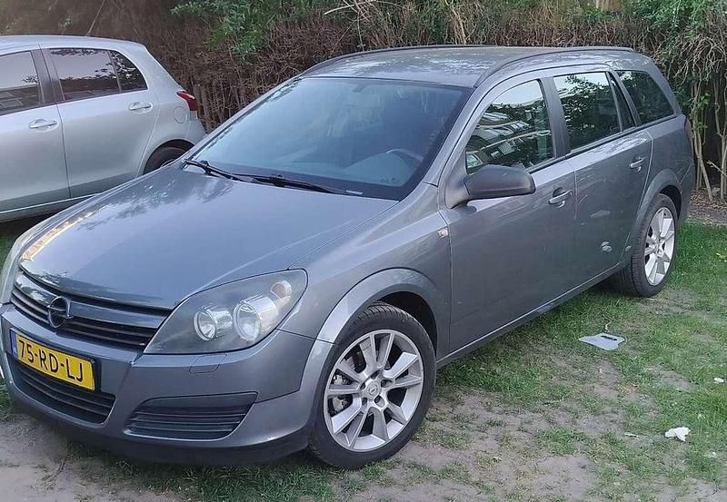 Grijs Gebruikt 2005 Opel Astra Sport Stationwagen | € 1.200 (Goede deal) - Afbeelding 1/2