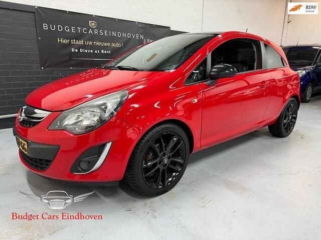 Rood Occasion 2013 Opel Corsa Cosmo Hatchback | € 3.495 (Goede deal) - Afbeelding 1/4