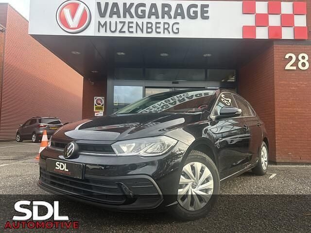 Zwart Gebruikt 2022 VW Polo Comfortline Hatchback | € 16.945 (Goede deal) - Afbeelding 1/4
