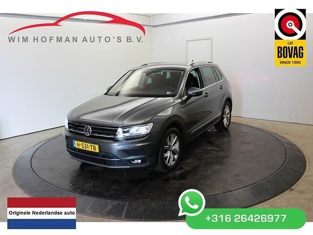 Grijs Gebruikt 2020 VW Tiguan Highline SUV | € 21.640 (Super prijs) - Afbeelding 1/4