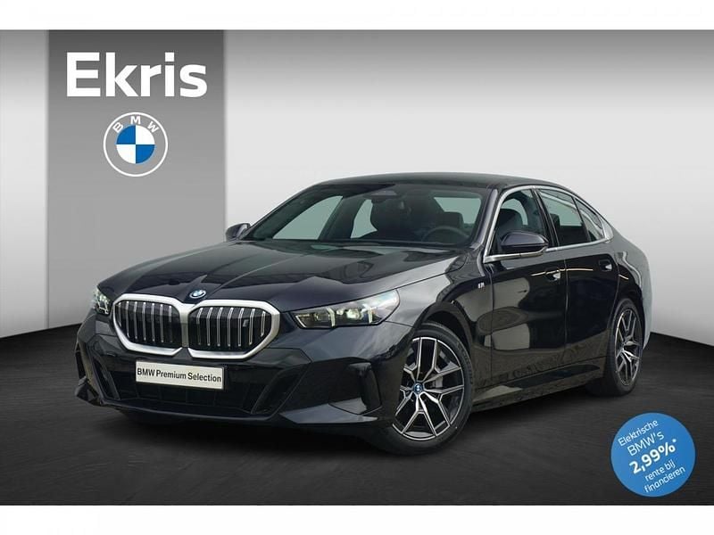 M carbonschwarz metallic (zwart metallic) Gebruikt 2025 BMW i5 Comfort Edition Sedan | € 97.450 - Afbeelding 1/4