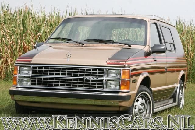 Beige Gebruikt 1984 Dodge Custom MPV | € 45.500 - Afbeelding 1/4