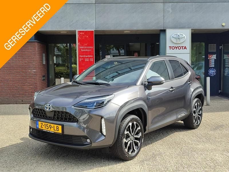 Grijs Gebruikt 2023 Toyota Yaris Cross Style SUV | € 29.339 (Eerlijke prijs) - Afbeelding 1/4