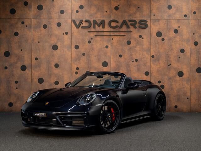 Zwart (metallic) Gebruikt 2022 Porsche 911 Carrera 4 Cabriolet Cabriolet | € 184.900 (Super prijs) - Afbeelding 1/4