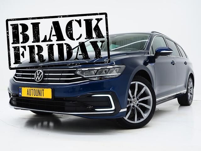 Blauw (metallic) Gebruikt 2021 VW Passat GTE Stationwagen | € 22.840 (Eerlijke prijs) - Afbeelding 1/4