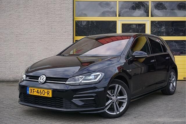 Zwart Gebruikt 2019 VW Golf VII Highline Hatchback | € 13.950 (Eerlijke prijs) - Afbeelding 1/4