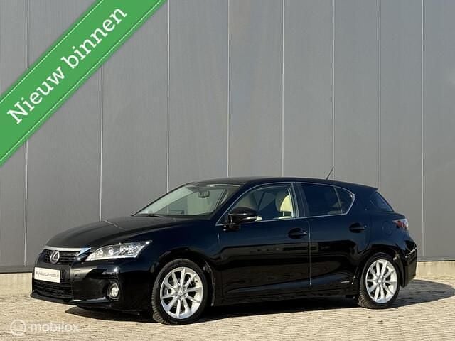 Zwart Gebruikt 2012 Lexus CT200h Hatchback | € 9.995 (Eerlijke prijs) - Afbeelding 1/4